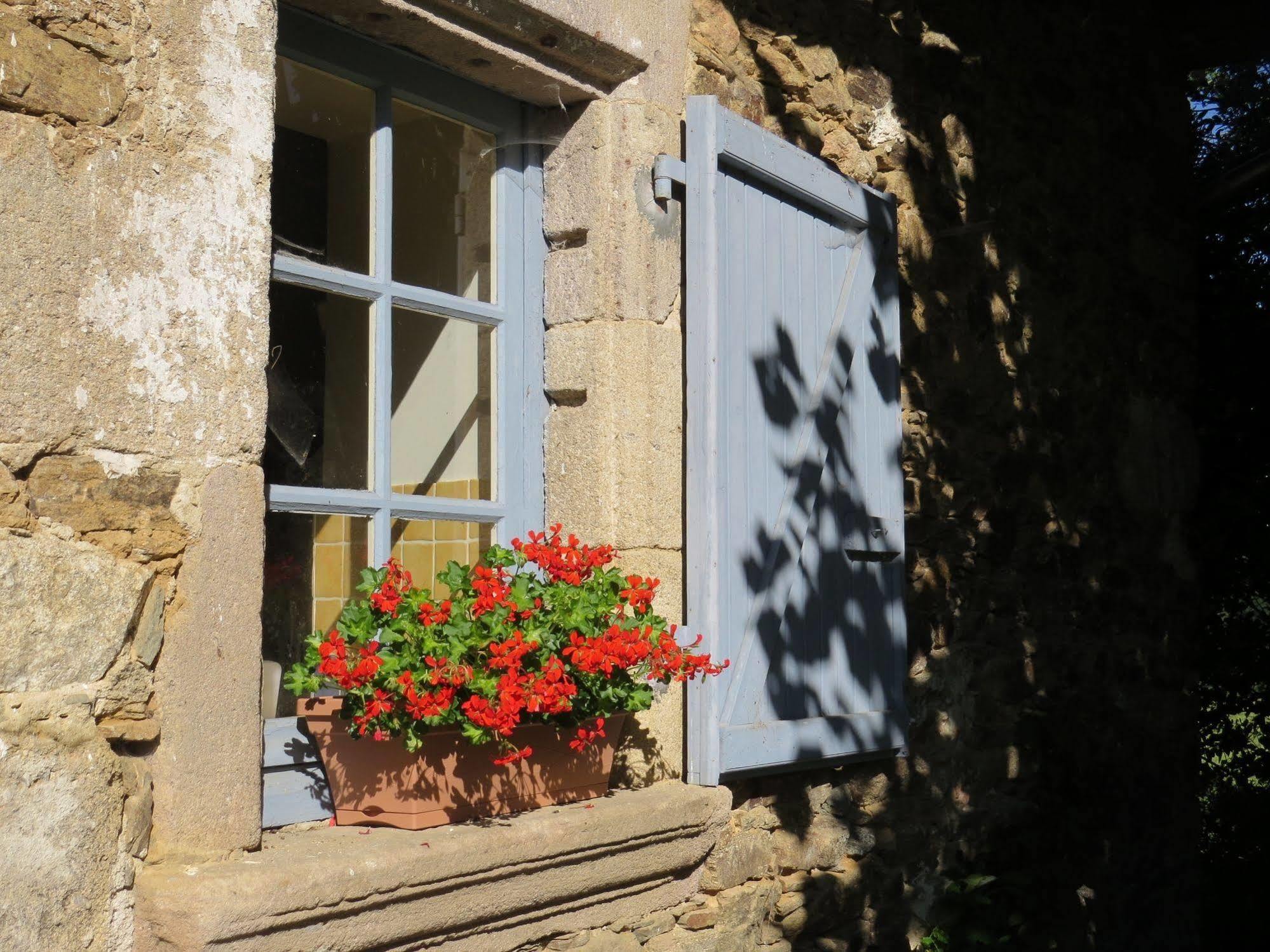 Domaine De La Clauzade Bed & Breakfast Saint-Germain-les-Vergnes Exterior photo